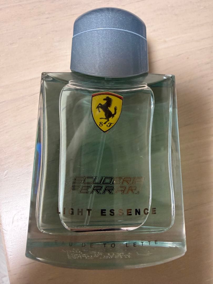 ほぼ満タン　フェラーリライトエッセンス　オードトワレ75ml
