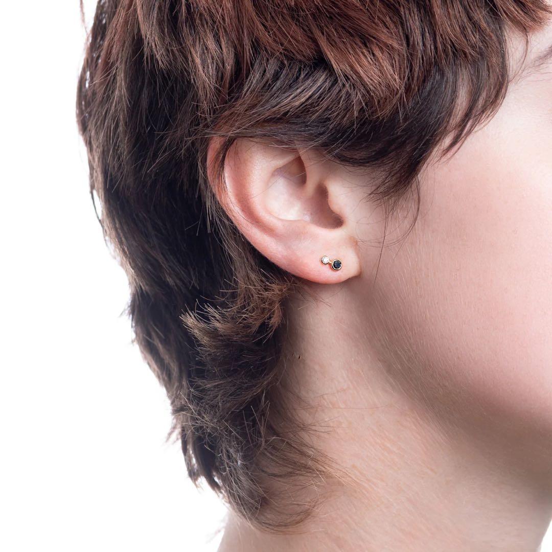 ヒロタカ ブラックダイヤモンド ＆ ダイヤモンド スタッド ピアス