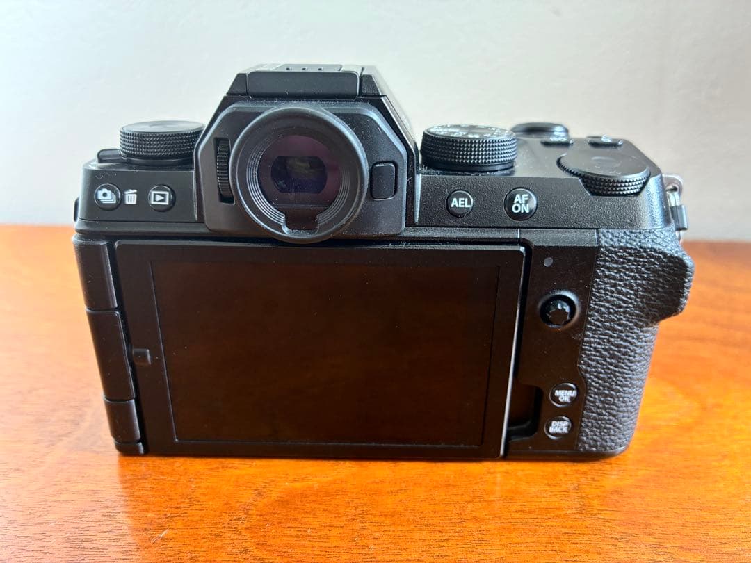 X-S10 (カメラ本体) , XC35mmF2 (レンズ)