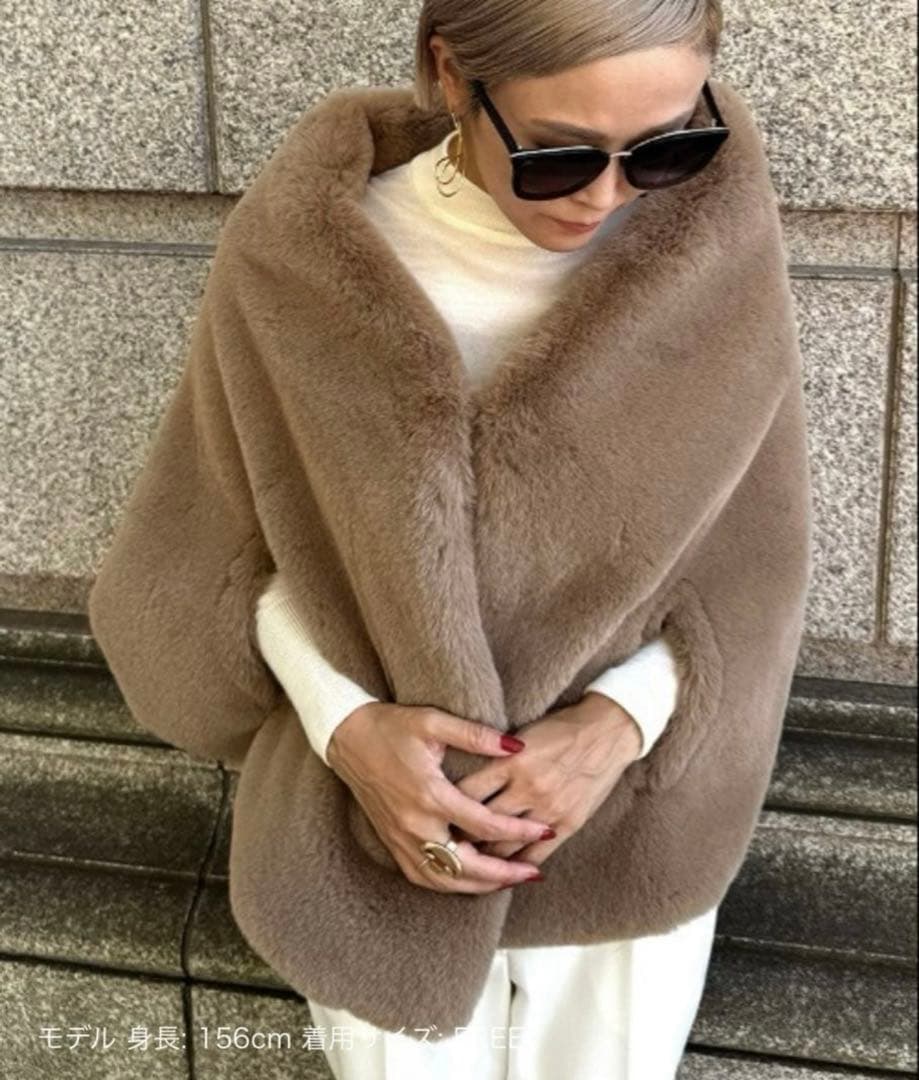 即日発送 新品未使用 タグ付き JENNE リッチボリュームファーケープ