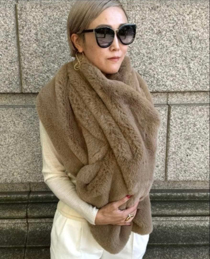 即日発送 新品未使用 タグ付き JENNE リッチボリュームファーケープ