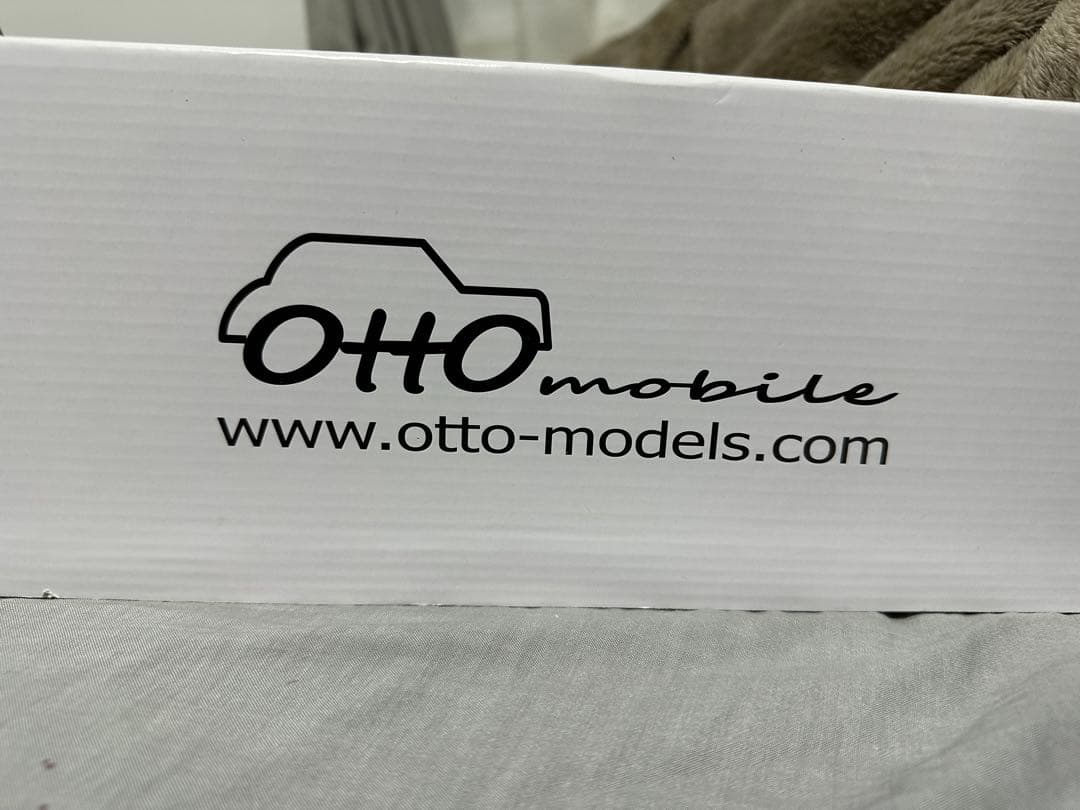 OHOトヨタ ランドクルーザー 1/18スケール