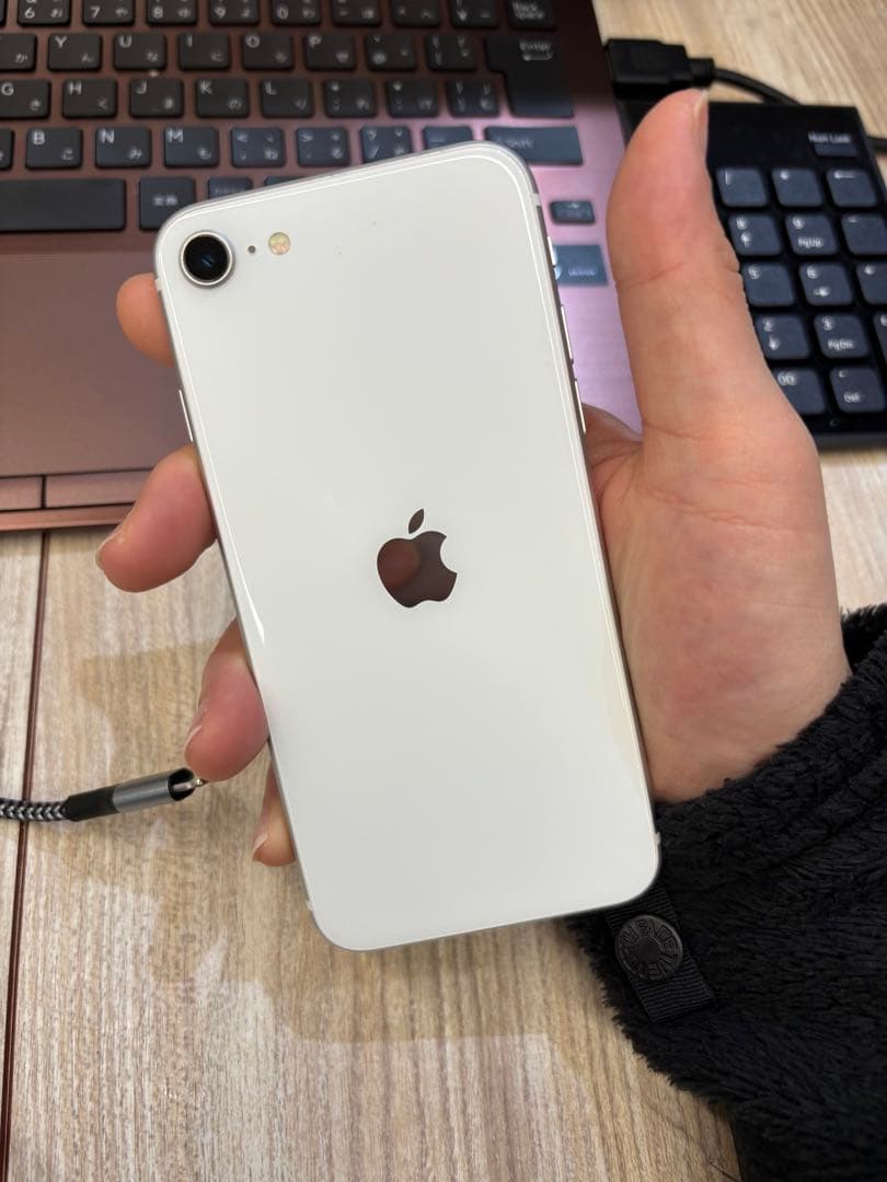 iPhone SE (第2世代)ホワイト　バッテリー残82%