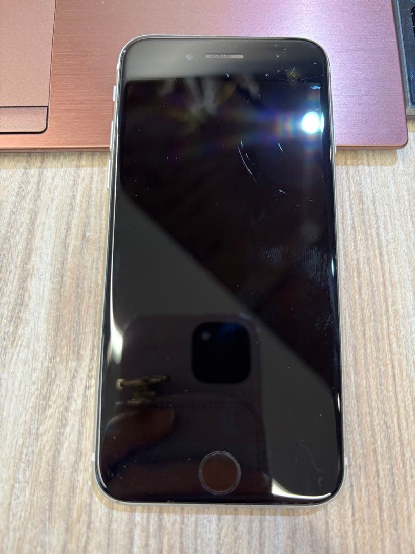 iPhone SE (第2世代)ホワイト　バッテリー残82%