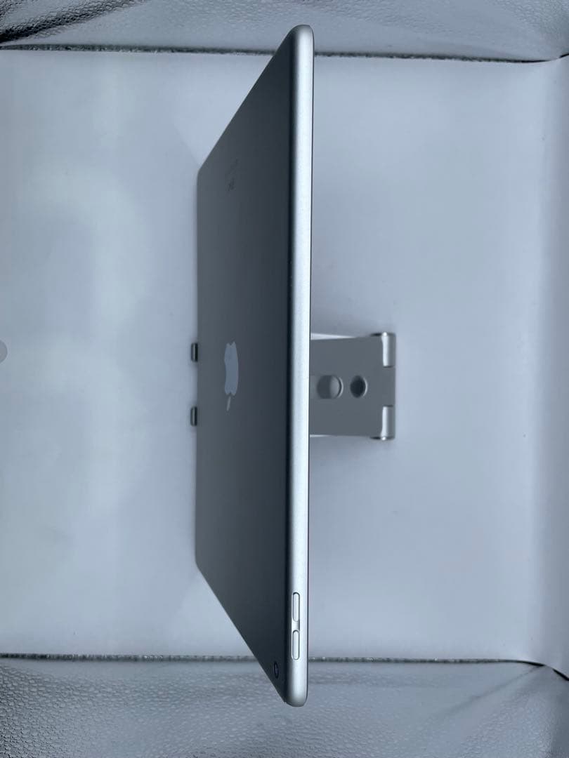 iPad 7世代 32GB 本体 バッテリー80%