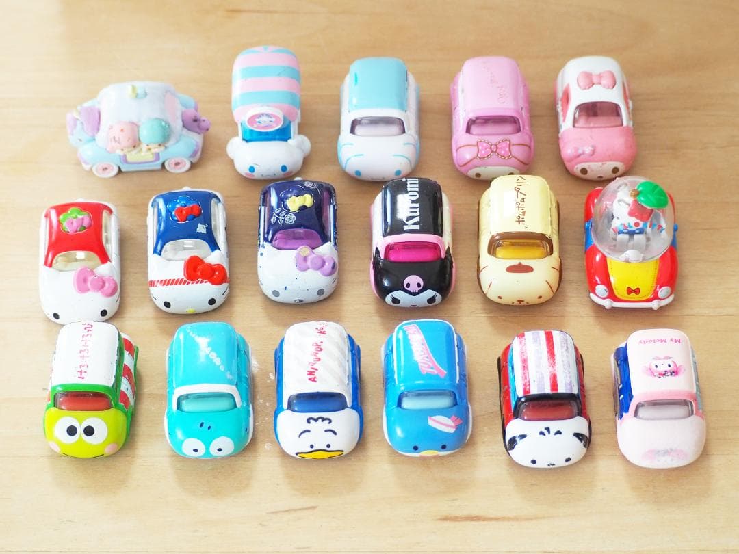 廃盤 ドリームトミカ★サンリオ 17台セット ハローキティ ミニカー