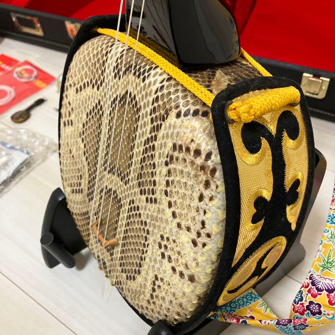 沖縄三線 蛇柄 三味線　和楽器 ハードケース　付属品セット