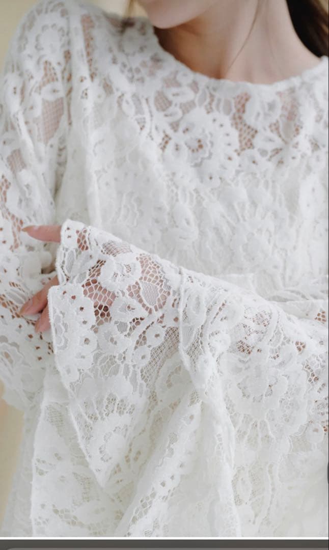 【新品・未使用】anuans ベロアレースボリュームスリーブラウス　ホワイト