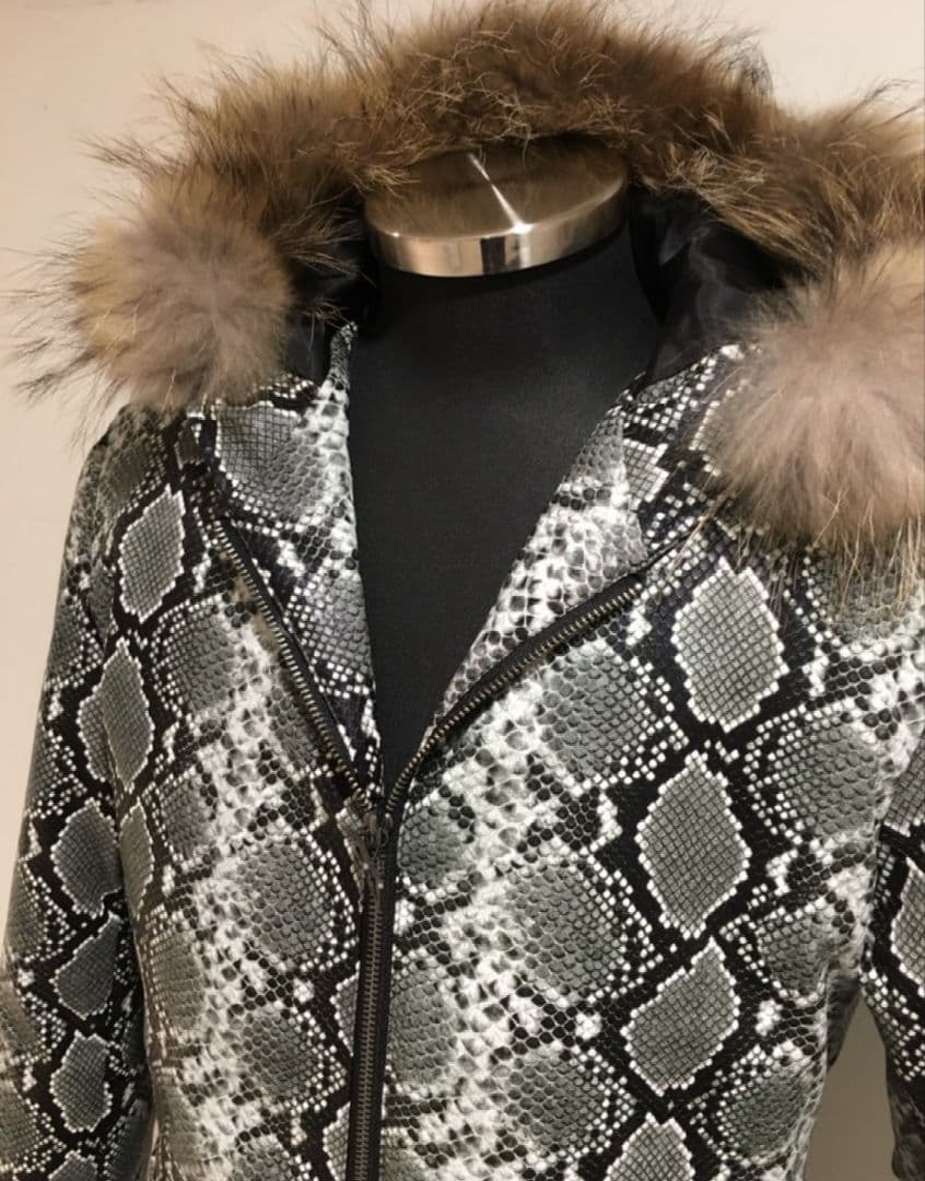 美品♡GARNIER ガルニエ パイソン柄 スネーク ダウンジャケット