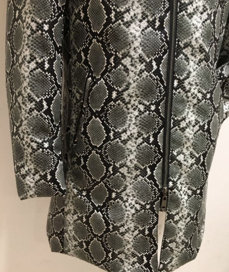 美品♡GARNIER ガルニエ パイソン柄 スネーク ダウンジャケット