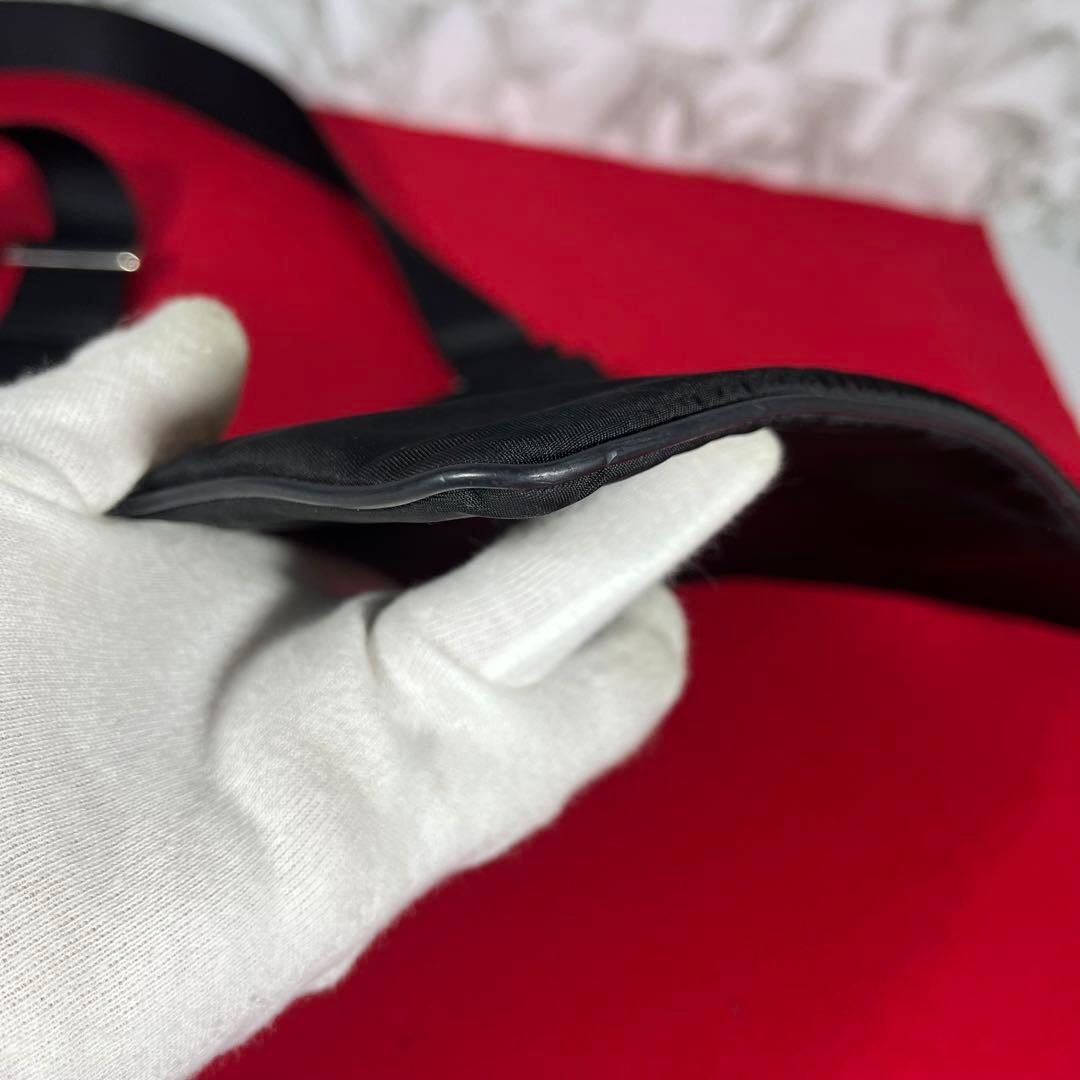 PRADA プラダ　ショルダーバッグ サコッシュ　ナイロン　黒　ヴィンテージ