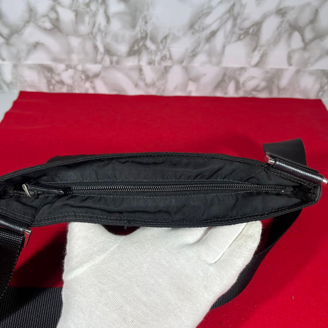 PRADA プラダ　ショルダーバッグ サコッシュ　ナイロン　黒　ヴィンテージ