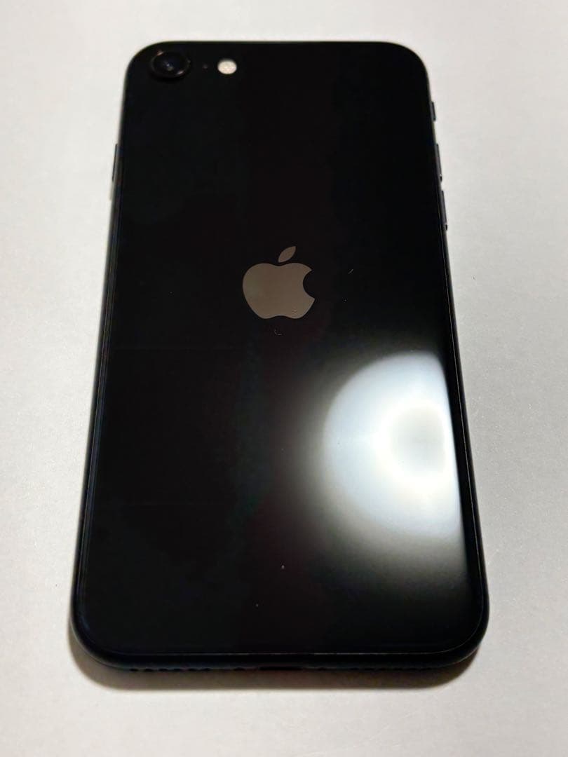 【美品】iPhoneSE（第二世代）ブラック 64GB SIMフリー