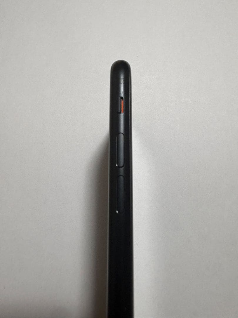 【美品】iPhoneSE（第二世代）ブラック 64GB SIMフリー