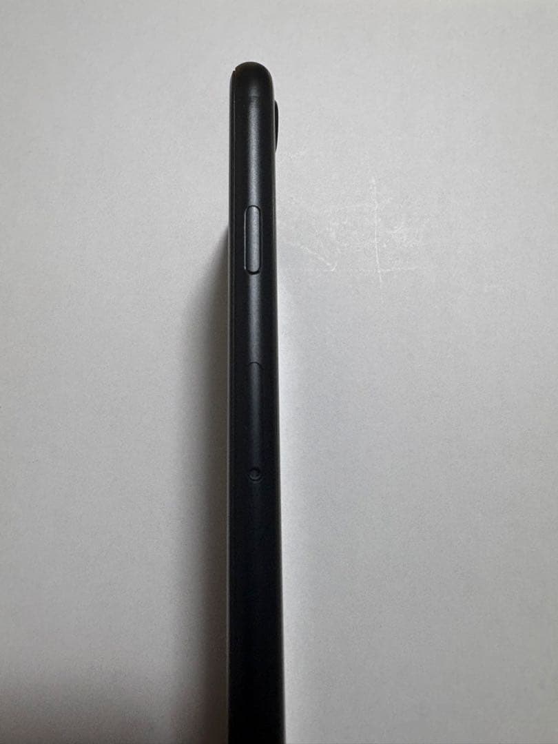 【美品】iPhoneSE（第二世代）ブラック 64GB SIMフリー