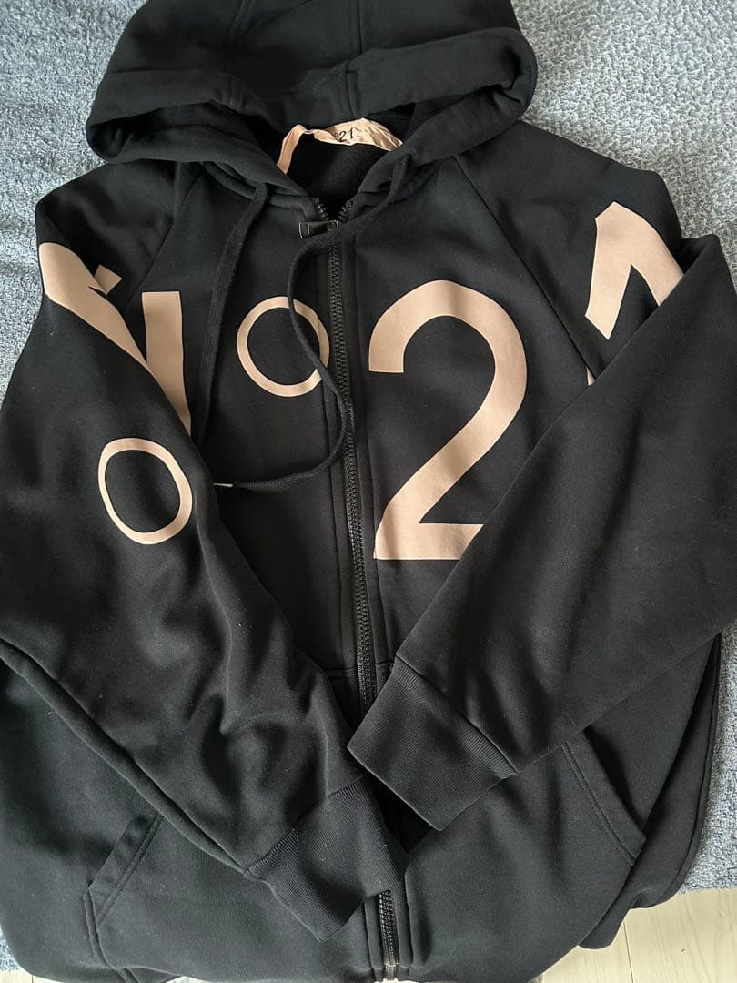 ヌメロヴェントゥーノ　パーカー　希少