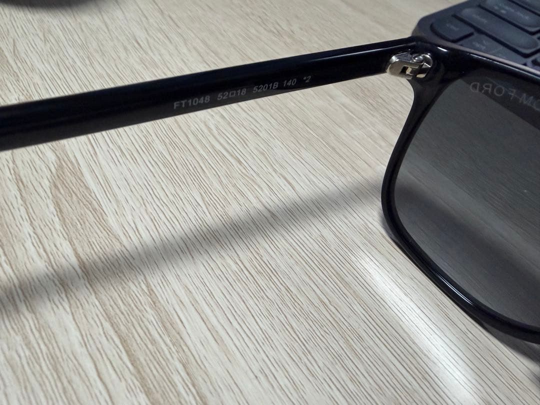 TOM FORD FT1048 ブラックサングラス ケース付き