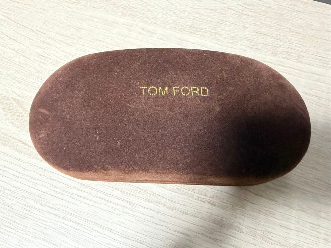 TOM FORD FT1048 ブラックサングラス ケース付き
