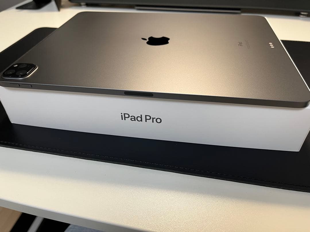 iPad Pro 12.9インチ 1TB 第5世代＋pitakaMagEZケース