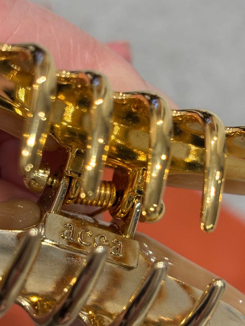 acca アッカ 超美品 ベージュ ヘアクリップ ストーン付き