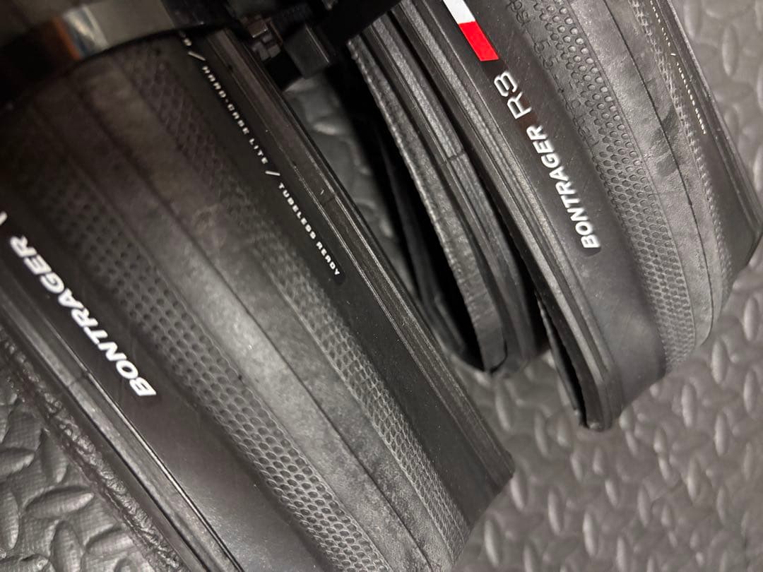 BONTRAGER R3 チューブレスタイヤ 2本セット
