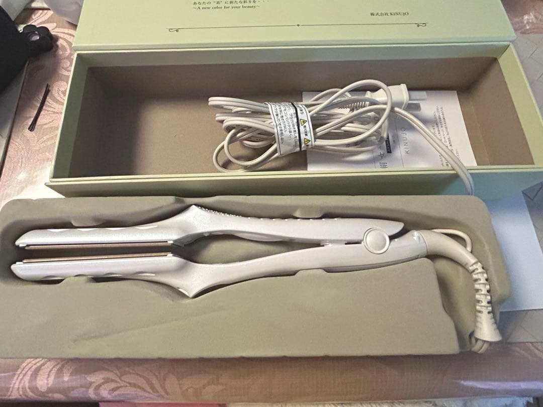 専用！ほぼ未使用＊付属品完備 KINUJO 絹女 ストレート アイロン ホワイト