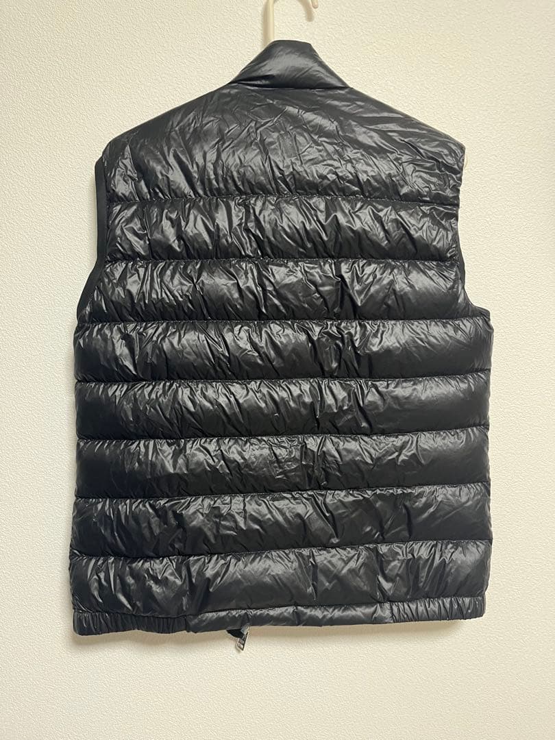黒のダウンベスト・キルティング
