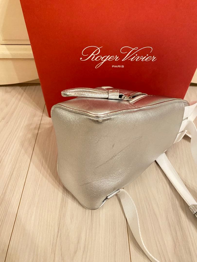 Roger vivier ボディバッグ　シルバー