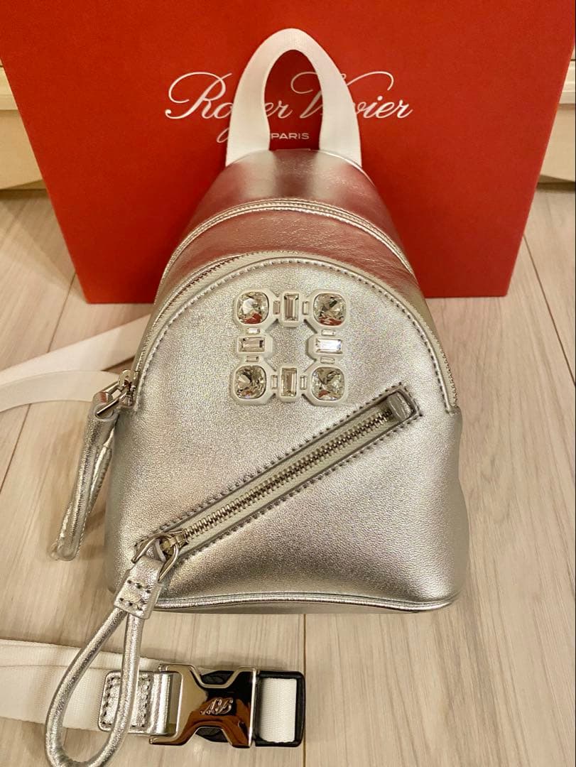 Roger vivier ボディバッグ　シルバー