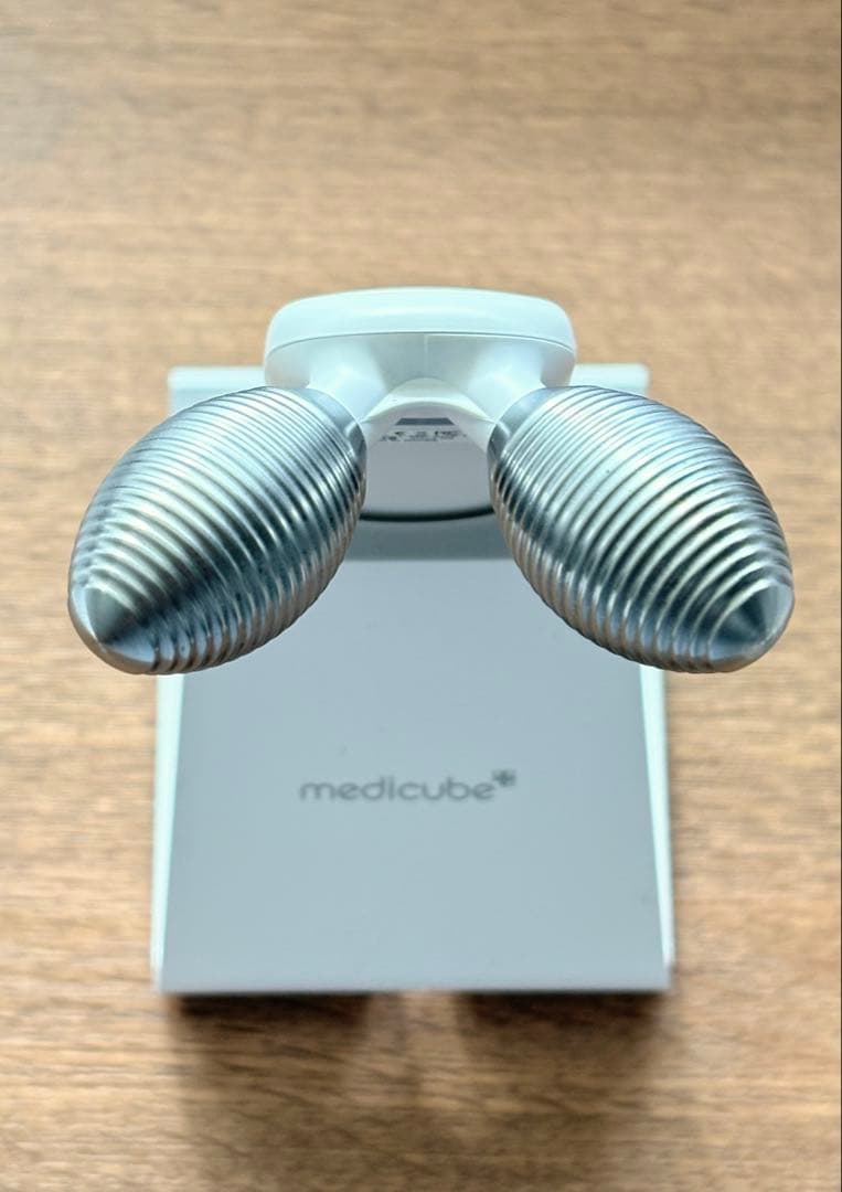 MEDICUBE AGE-R Derma EMS Shot (エージアール）