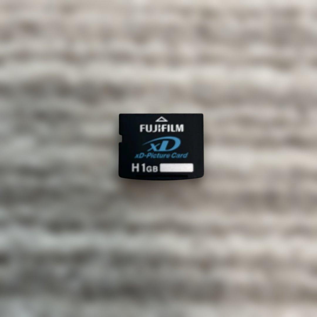 富士フィルム　Fujifilm FinePix F100fdデジカメラ　充電器付