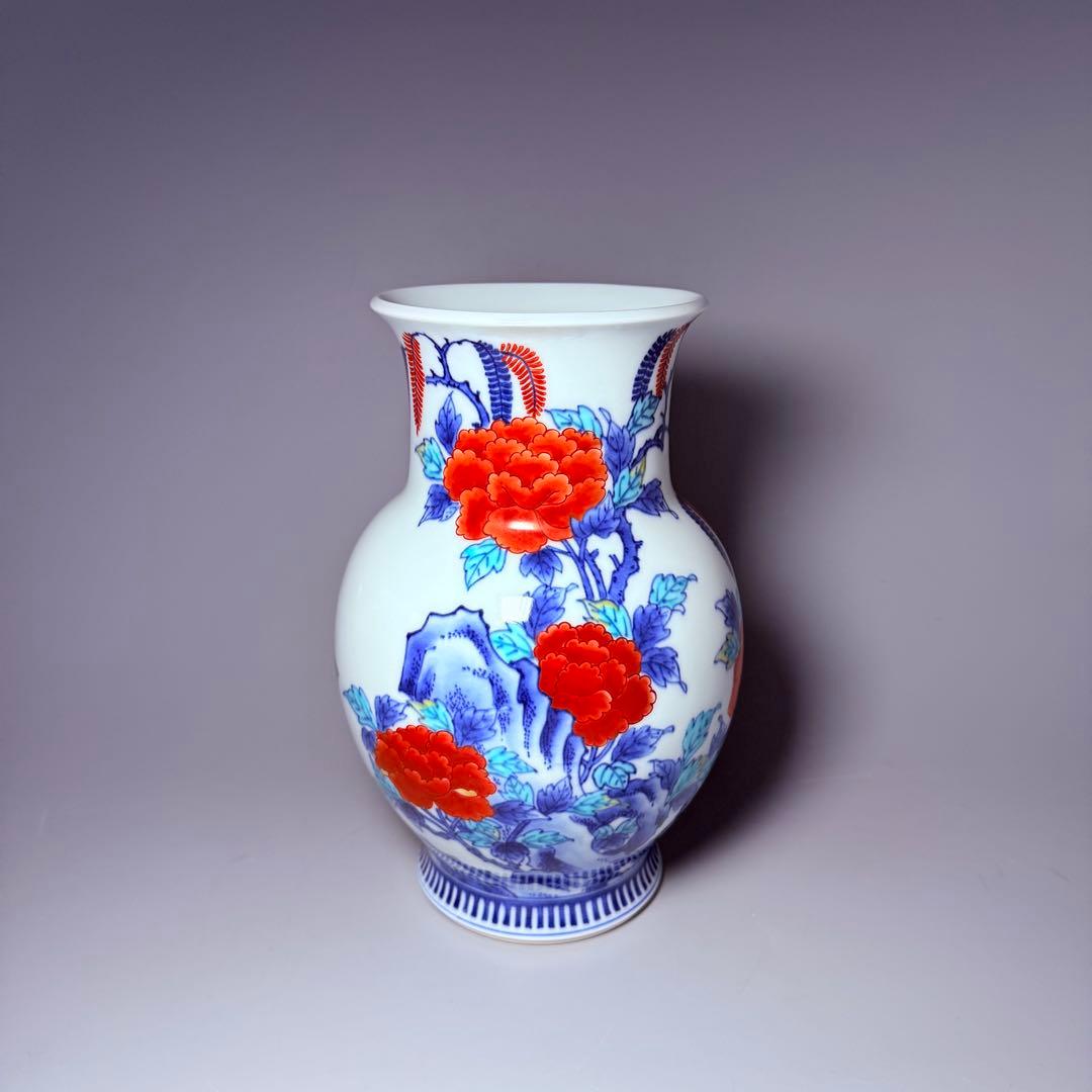 人間国宝　今泉今右衛門　錦岩牡丹絵花瓶　在銘　共箱　櫛文高台　有田焼