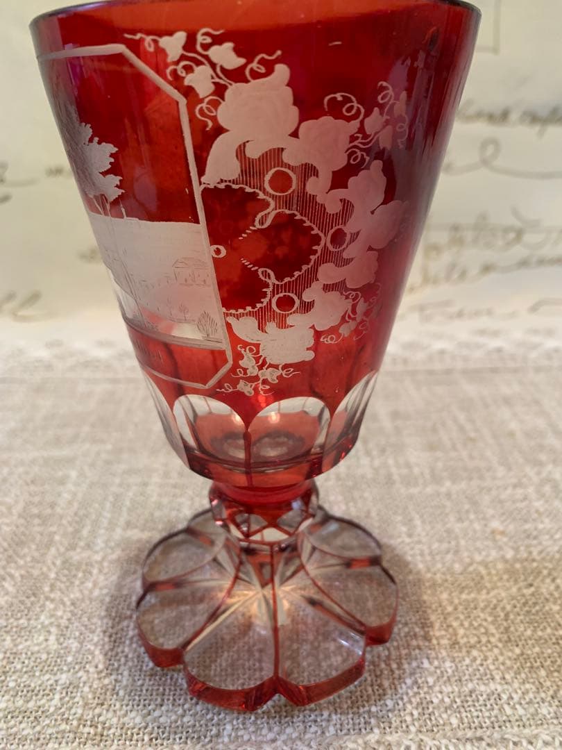 ボヘミアガラス　アンティーク19世紀後半　細密にカットされた風景画が素敵です！