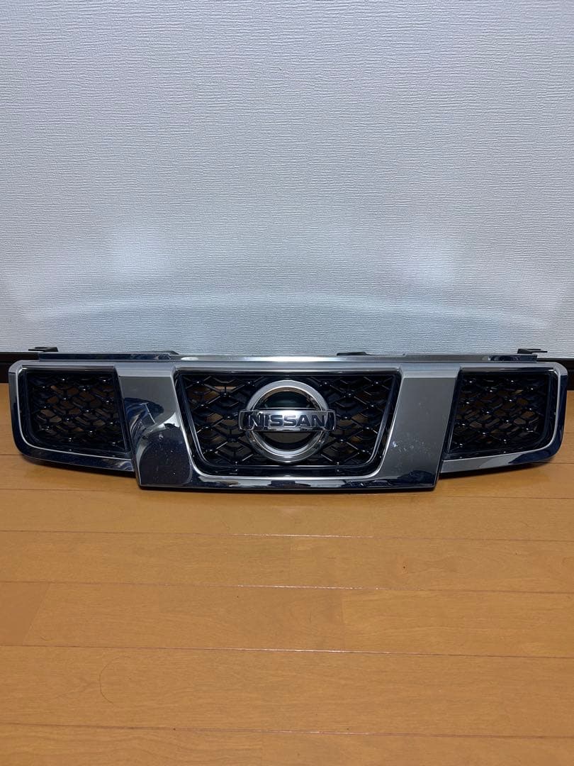 ニッサン　エクストレイルT３１　後期　純正フロントグリル