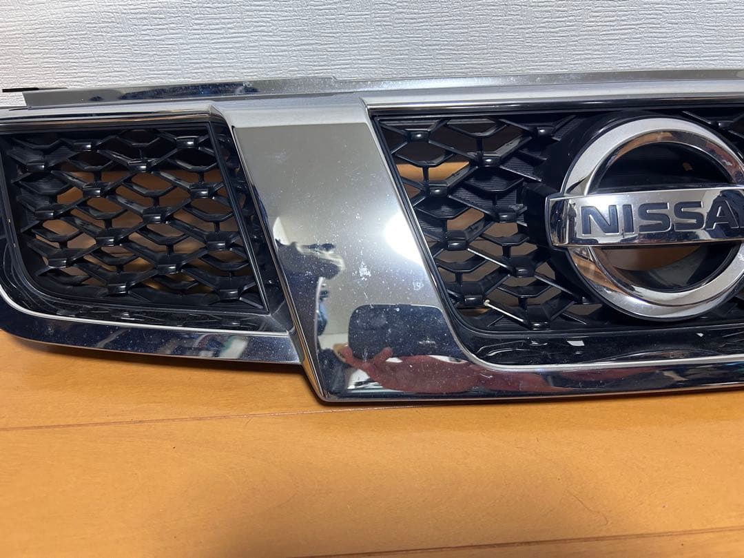 ニッサン　エクストレイルT３１　後期　純正フロントグリル