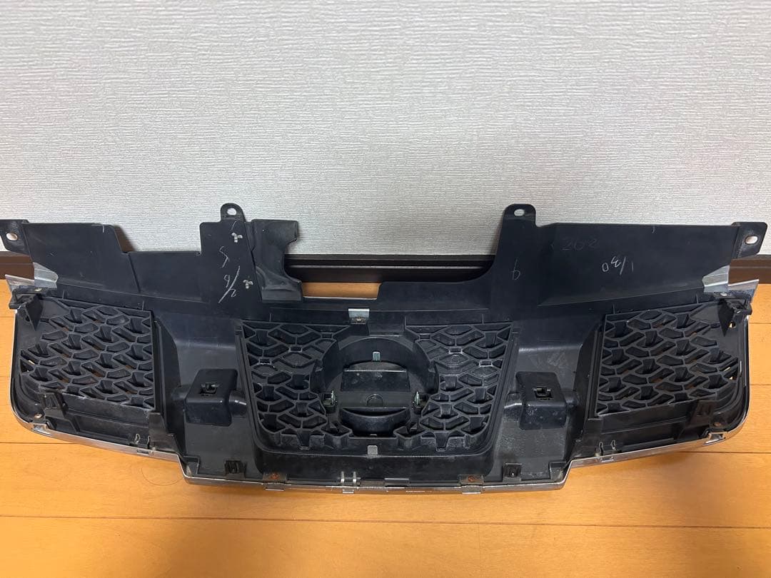 ニッサン　エクストレイルT３１　後期　純正フロントグリル