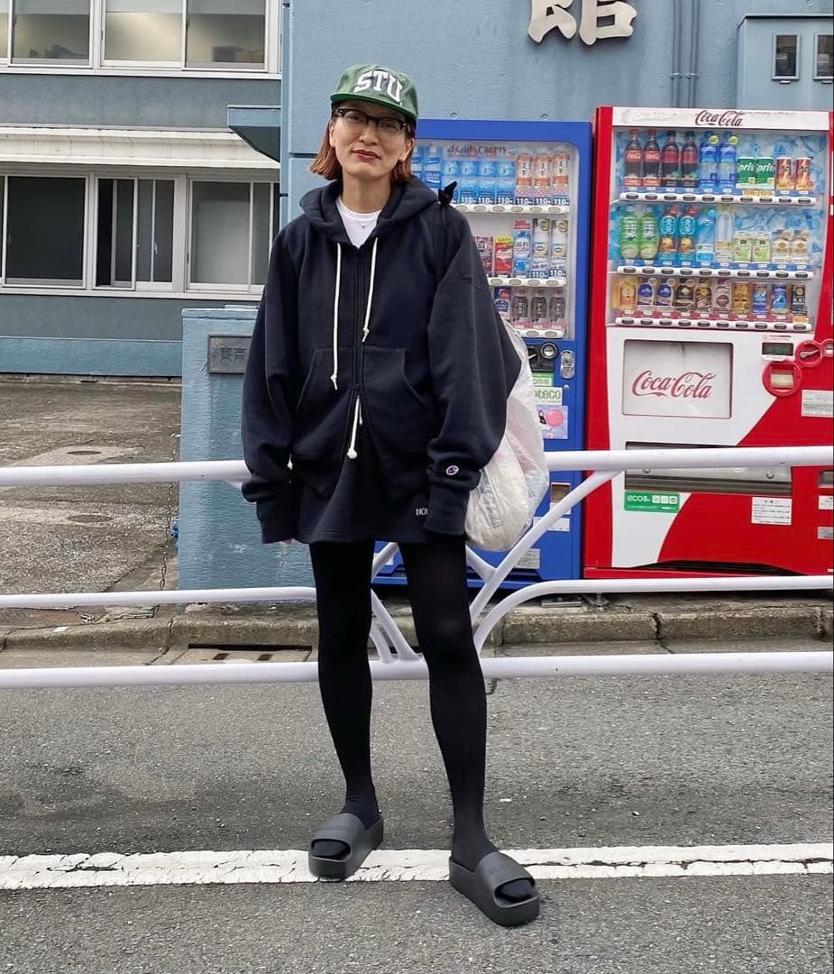 新品holiday ジャーナルスタンダードChampion ブラックミニスカート