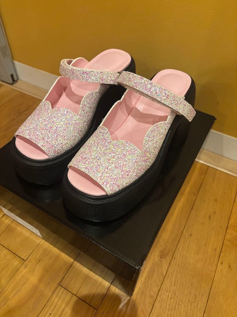 ピンクグリッター プラットフォームサンダル