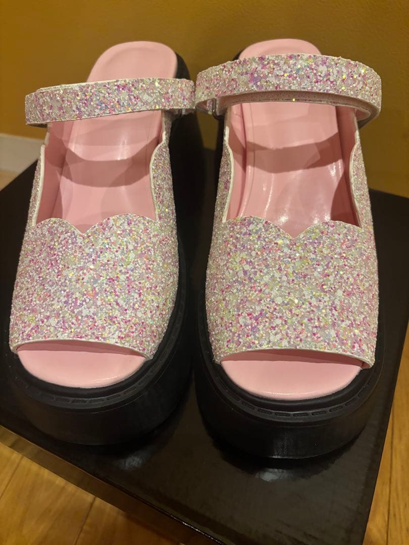 ピンクグリッター プラットフォームサンダル