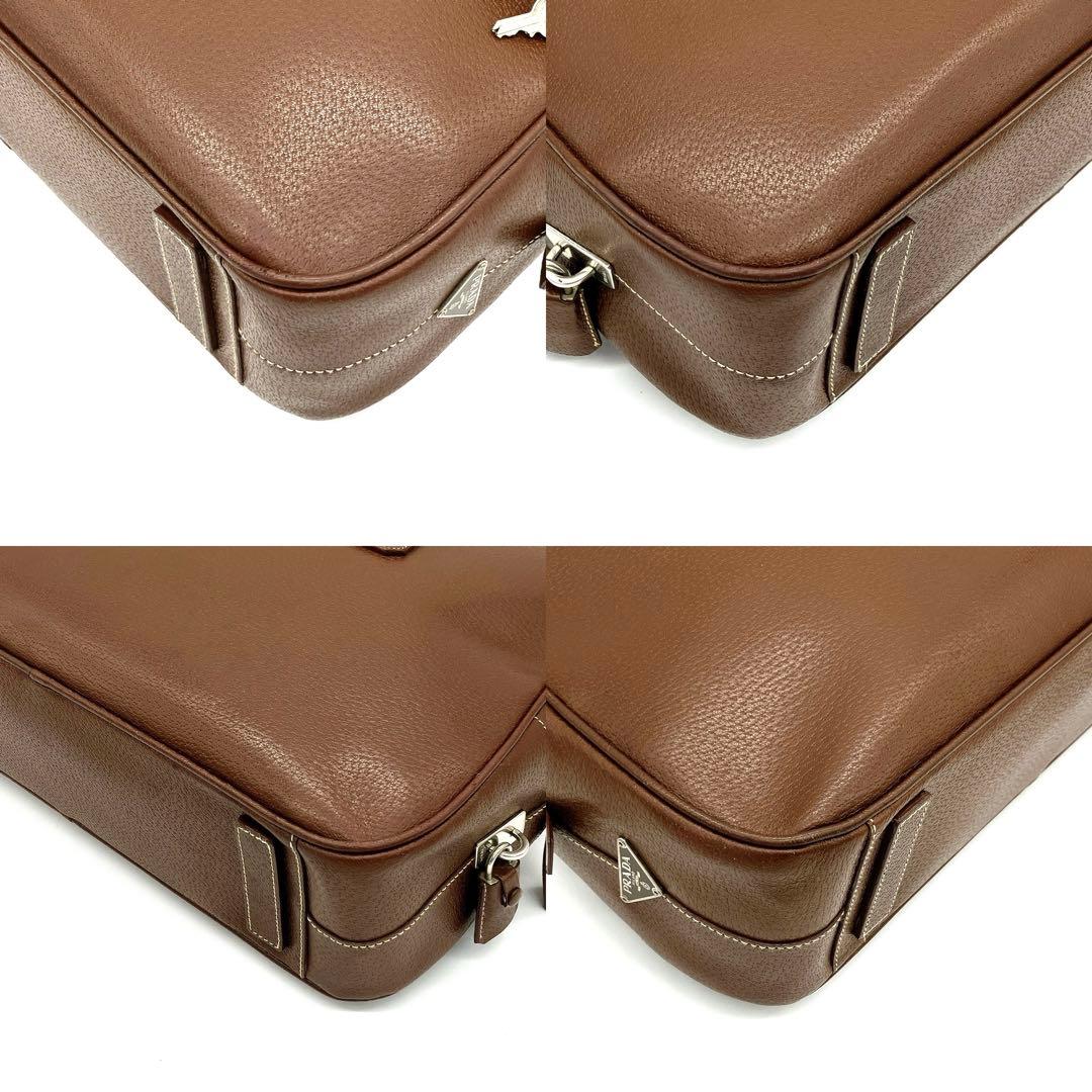 【PRADA】ビジネスバッグ　レザー　ゴールド金具　ブラウン　三角ロゴプレート