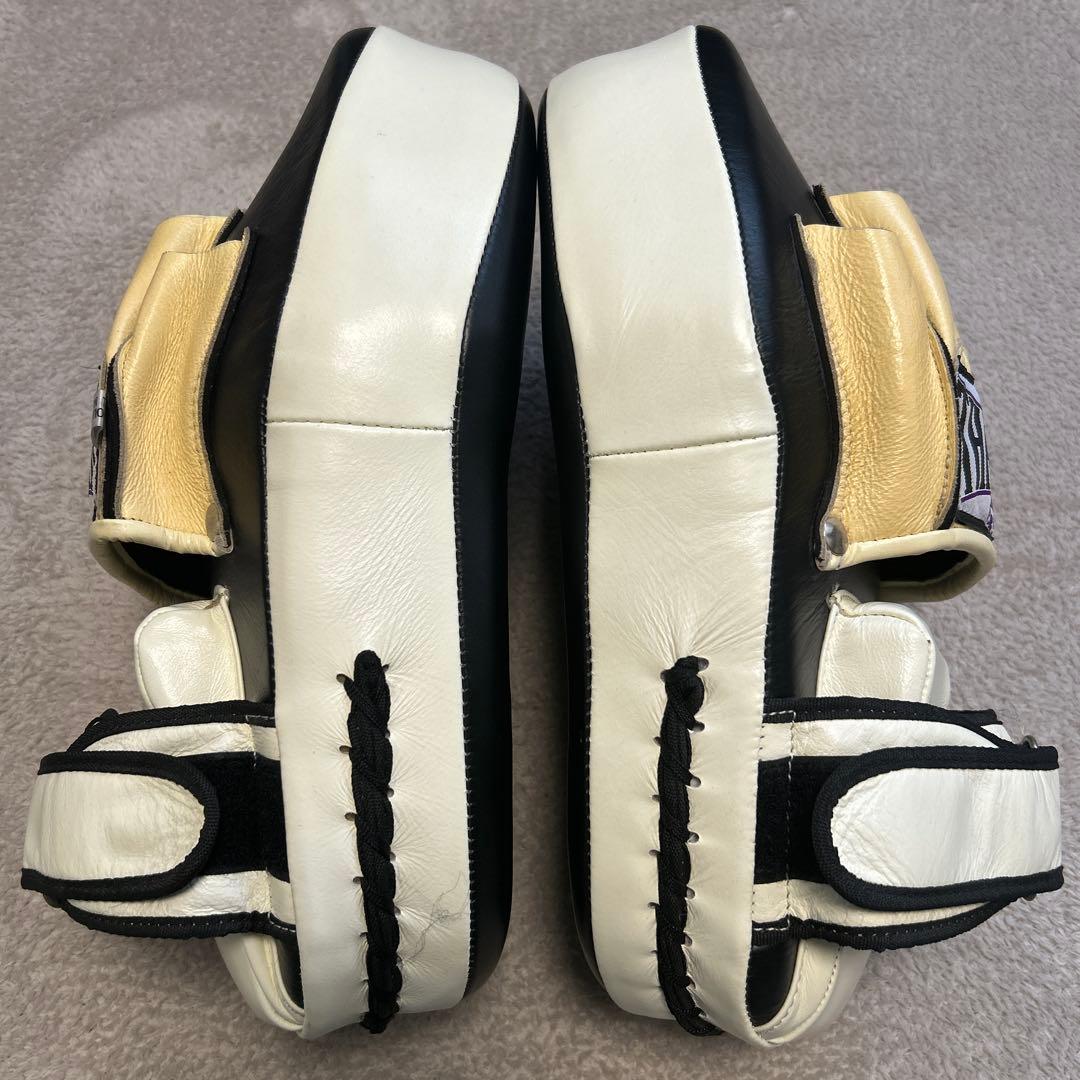 THAISMA キックミット　白　調整ベルト付