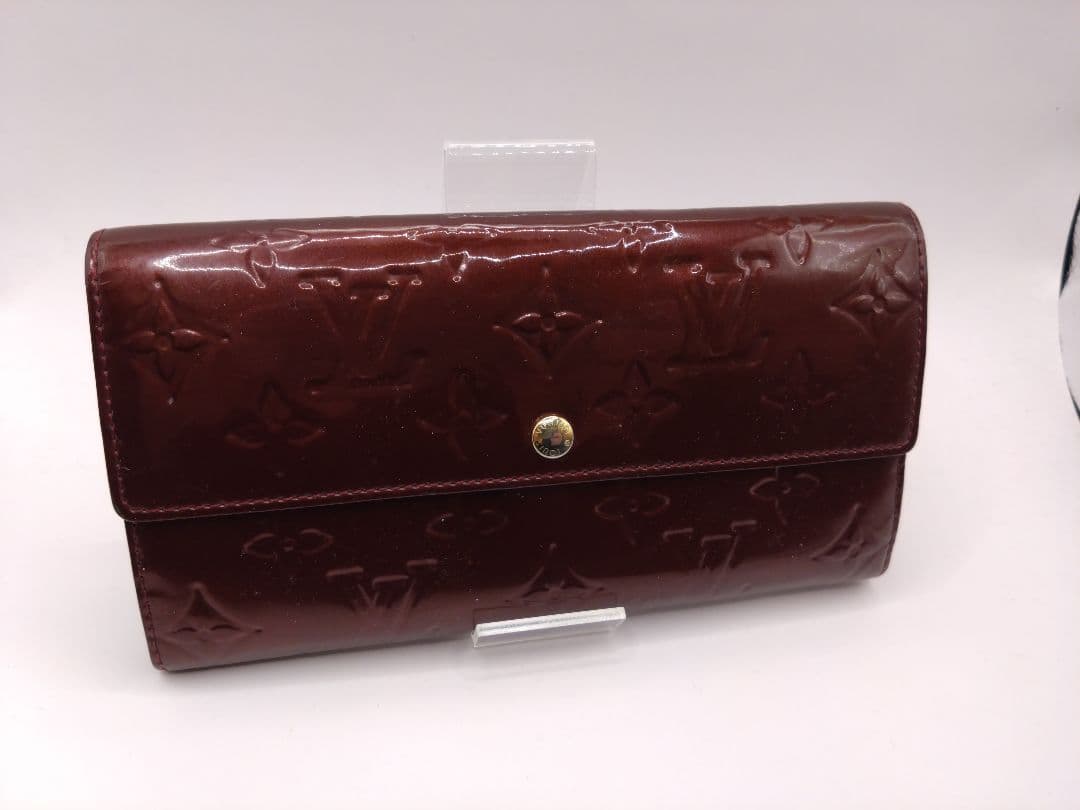 ルイヴィトン　ポルトフォイユサラ　モノグラム　ヴェルニ　エナメル長財布