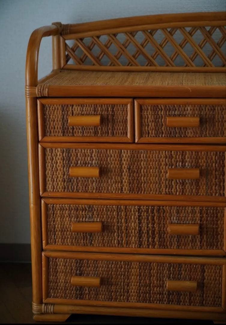 ヴィンテージ　横長のラタンチェスト