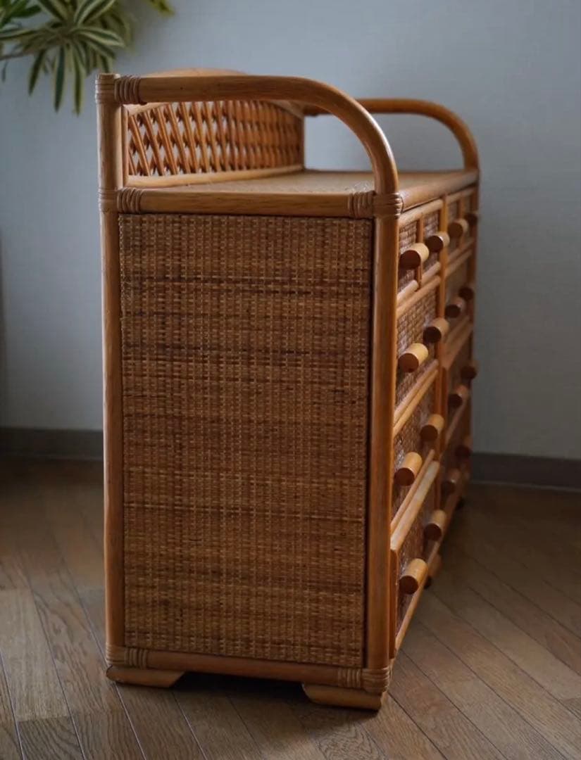 ヴィンテージ　横長のラタンチェスト