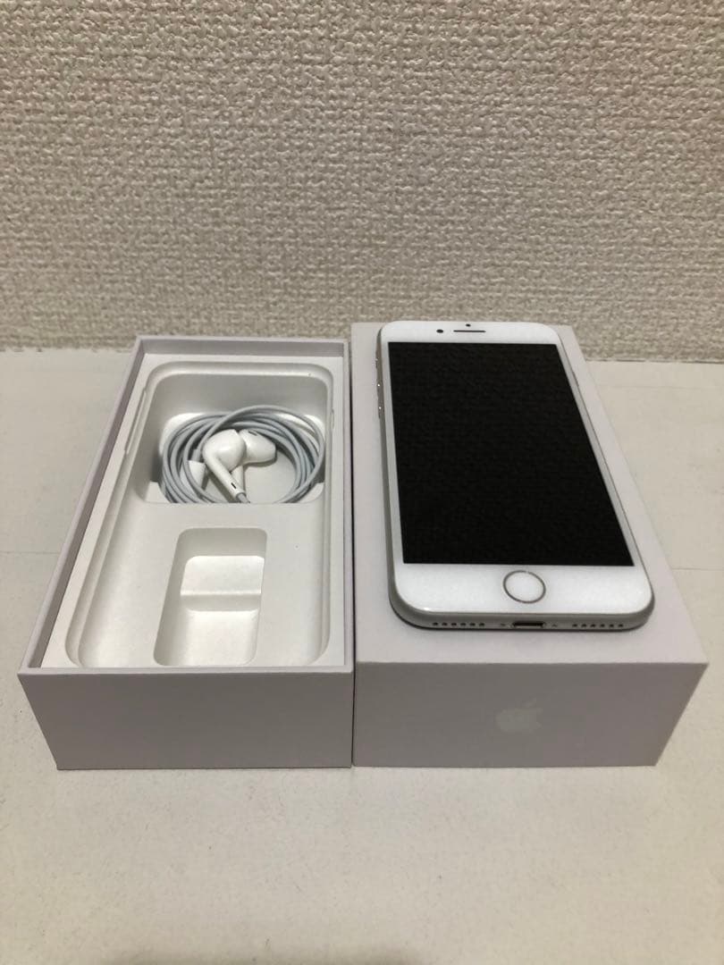 美品 Apple iPhone 8 シルバー SIMロック解除済み