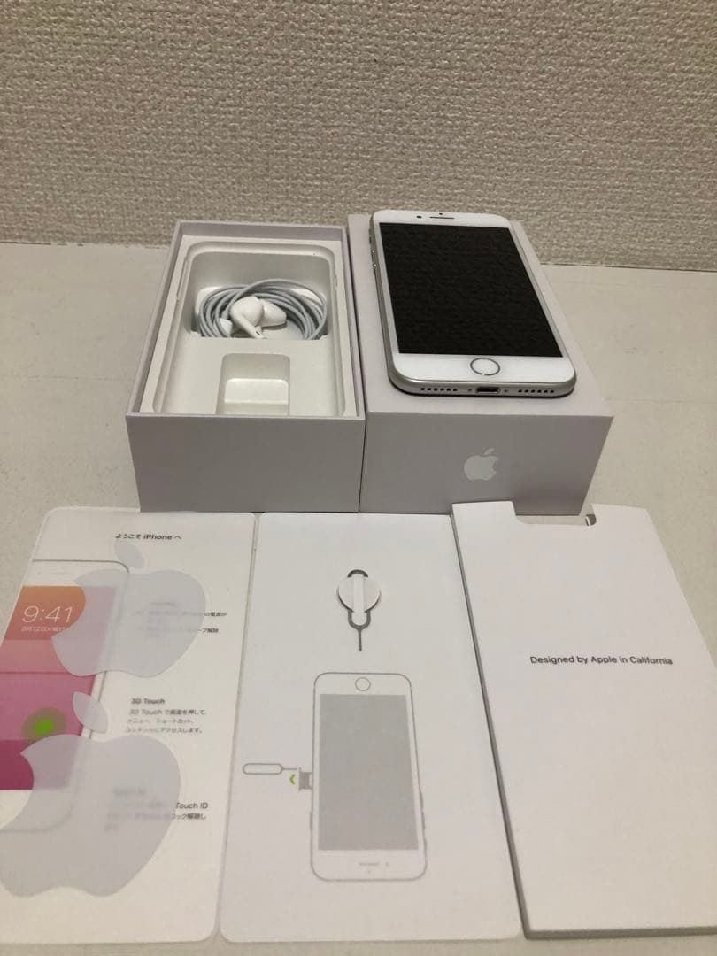 美品 Apple iPhone 8 シルバー SIMロック解除済み