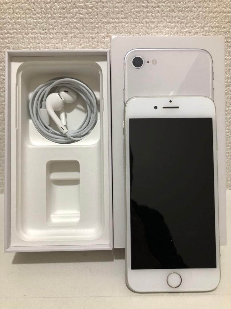 美品 Apple iPhone 8 シルバー SIMロック解除済み