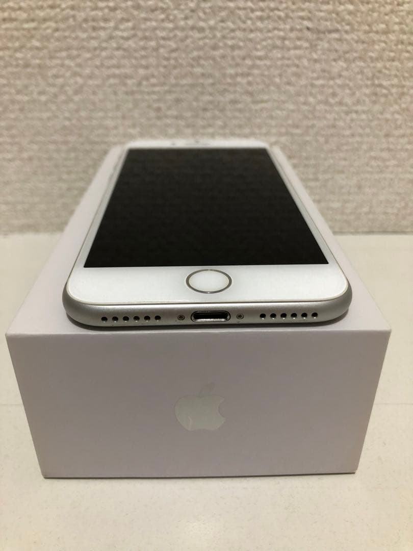 美品 Apple iPhone 8 シルバー SIMロック解除済み