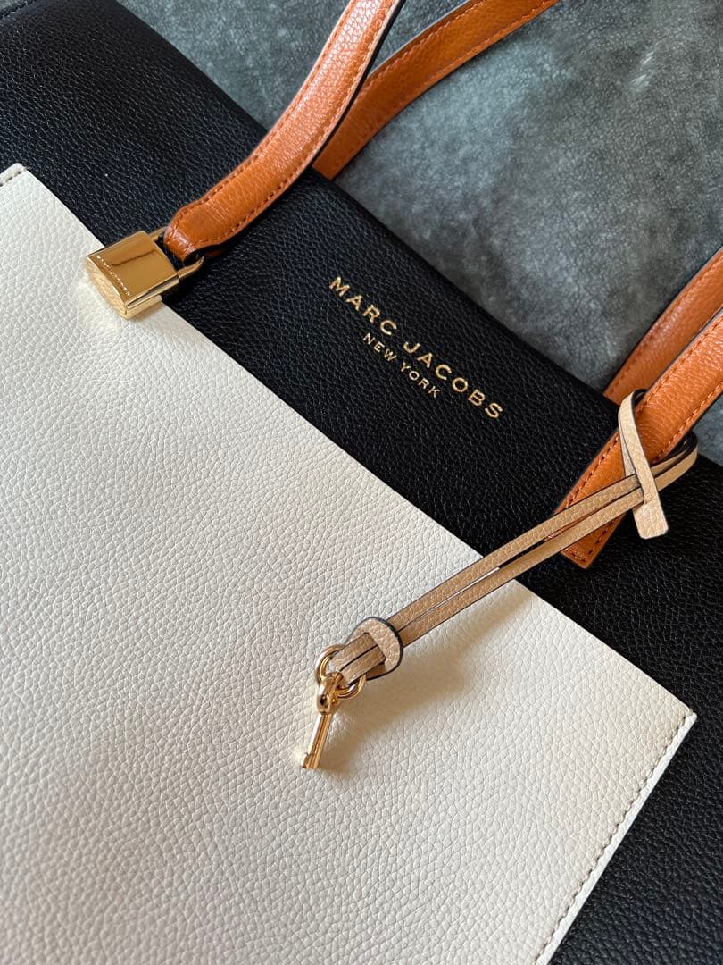 MARC JACOBS トートバッグ 黒/白/茶 値下げ