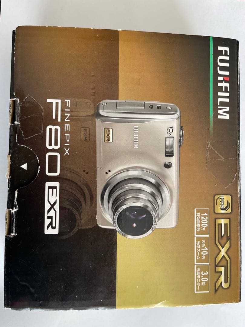 Fujifilm コンパクトデジタルカメラ 本体と充電器付き